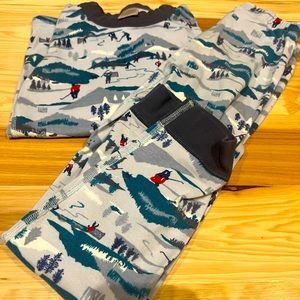 Boys Hanna Andersson size 130 (8) long sleeve pajamas.